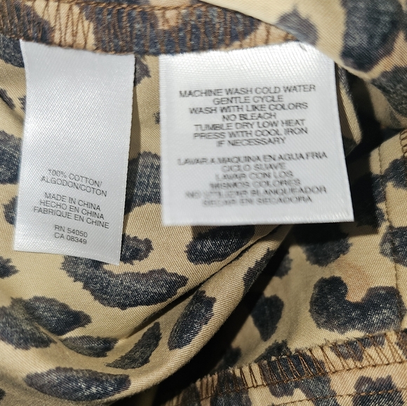 Jones New York, animal print button up blouse size L - Picture 3 of 7
